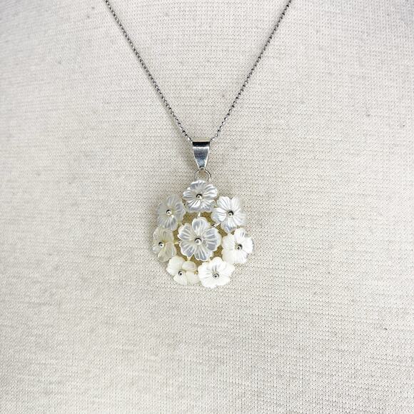 Vintage Mother of Pearl Cluster Flower Pendant Necklace 925 Sterling Silver - Picture 9 of 16